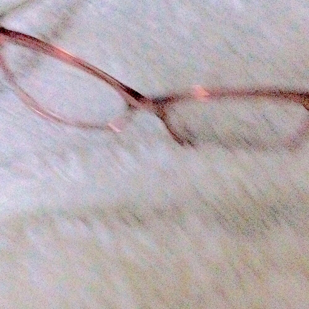 Beautiful crystal pink eyeglasses, they new, for any ocasión.
